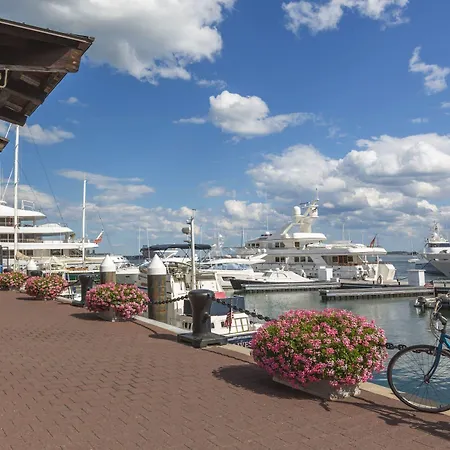 Yacht Haven Inn 4*