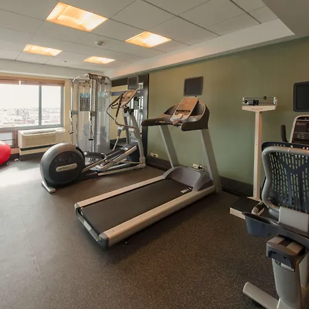 Hampton & Crosstown Center Hotel 3*