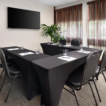 Doubletree By Hilton Bayside 3*