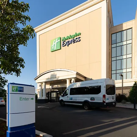 Express By Ihg Hotel 3*