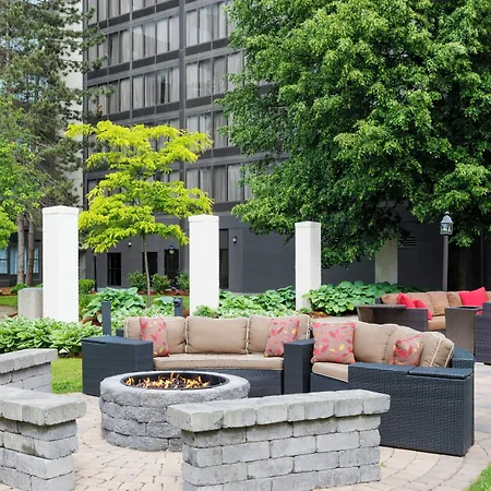Courtyard By Marriott Logan Airport Hotel Boston