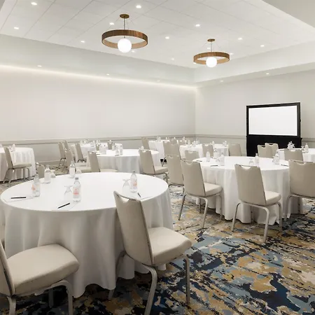 Hotel Hilton Back Bay 3*