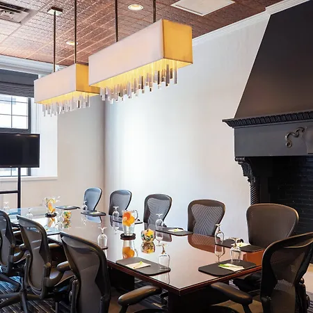 Courtyard By Marriott Downtown Hotel Boston