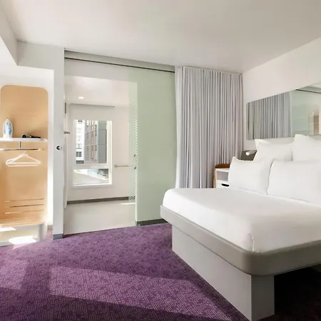 Yotel 4*