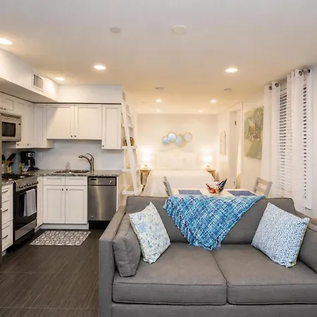 Renovated Studio, Steps To Mgh, Suffolk, Sleeps 4 Apartment *
