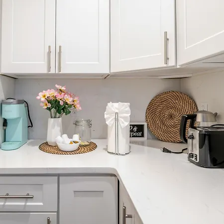 Stylish 4br Boston, Pet-friendly Near Savin Hill, I-93 & Red Line 30-1 Apartment