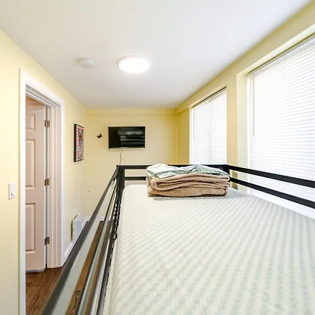 Stylish 4br Boston, Pet-friendly Near Savin Hill, I-93 & Red Line 30-1 *