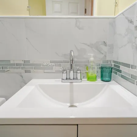 Stylish 4br Boston, Pet-friendly Near Savin Hill, I-93 & Red Line 30-1 Boston