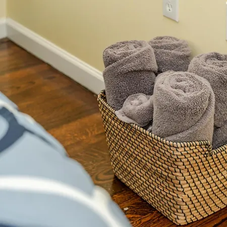 Stylish 4br Boston, Pet-friendly Near Savin Hill, I-93 & Red Line 30-1 Apartment