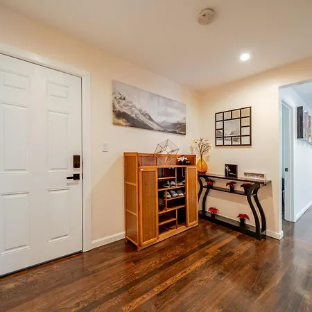 Stylish 4br Boston, Pet-friendly Near Savin Hill, I-93 & Red Line 30-1 Apartment *