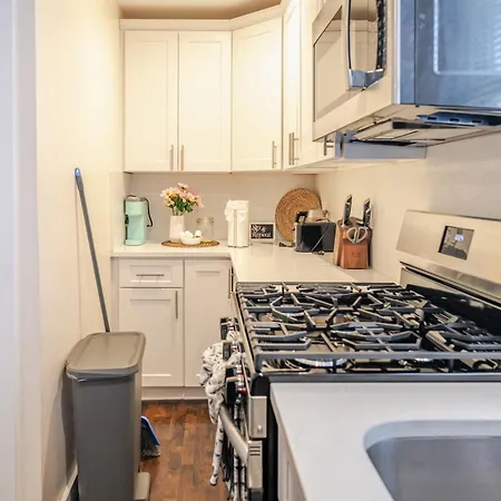 Stylish 4br Boston, Pet-friendly Near Savin Hill, I-93 & Red Line 30-1 Apartment *