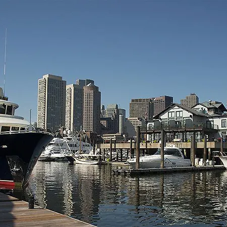 Yacht Haven Inn 4*