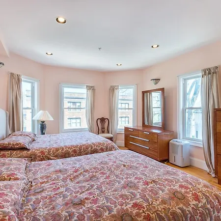Guest house Sunny Hill Garden Boston