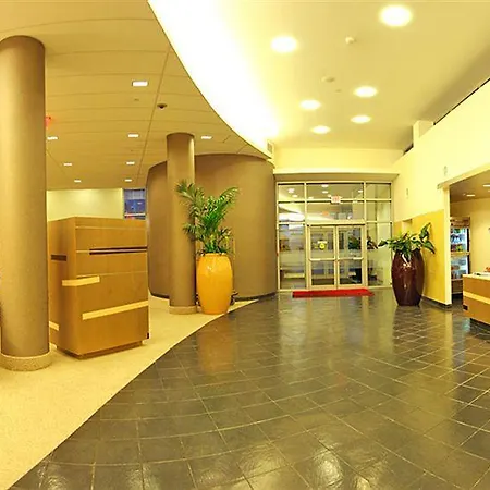 Hampton & Crosstown Center 3* Boston
