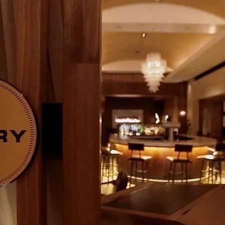 The Ritz-carlton, Hotel