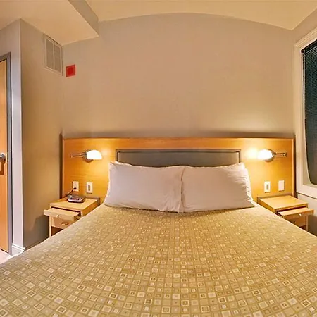 Charlesmark Hotel