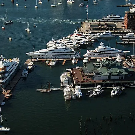 Yacht Haven 4* Boston
