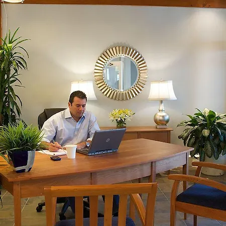Yacht Haven Inn 4*