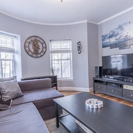 Apartment Two-bedroom House On Columbus Avenue *