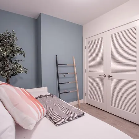 One-bedroom On Beacon Street Apt 204 Boston