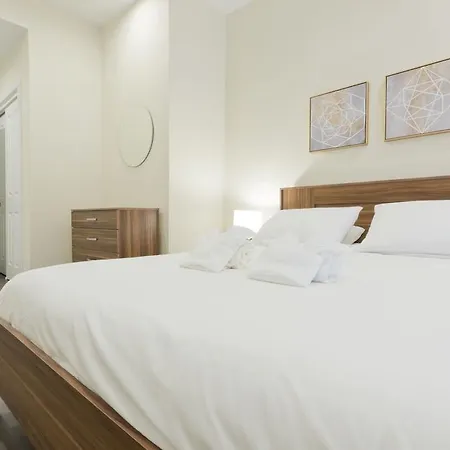 Two-bedroom On Arch Street Apt 5c Apartment *