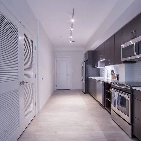 One-bedroom On Beacon Street Apt 205 *