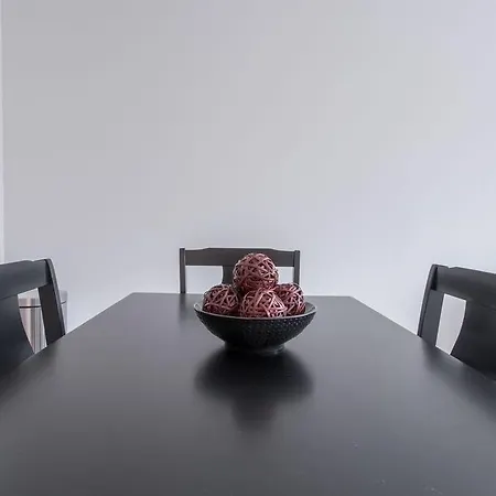 One-bedroom On Beacon Street Apt 206 Apartment