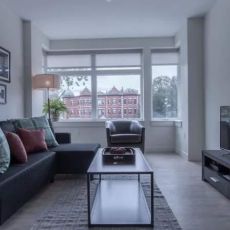 One-bedroom On Beacon Street Apt 206