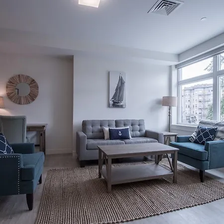 One-bedroom On Beacon Street Apt 208 Apartment