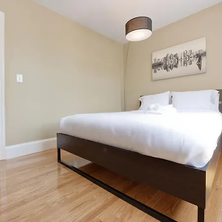 Three-bedroom On Egmont Street Apt 6 Apartment *
