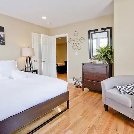 Three-bedroom On Egmont Street Apt 6 *