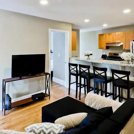 Three-bedroom On Egmont Street Apt 6 *