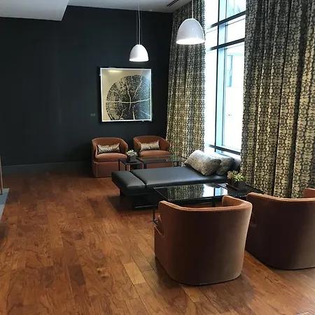 Luxury Huntington Apartment *