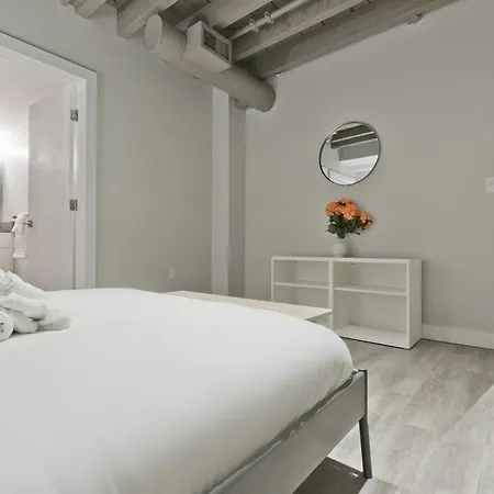 Apartment On Washington Street *