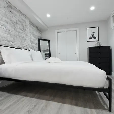Apartment On Washington Street *