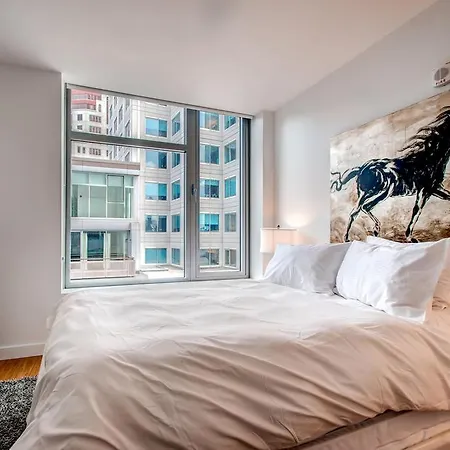 Global Luxury At The Financial District Apartment