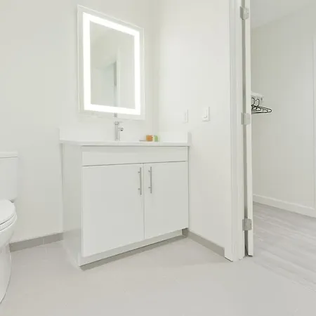 One-bedroom On Western Avenue Apt S - 418 Apartment