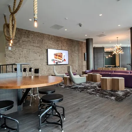 Bluebird Suites At Van Ness Apartment