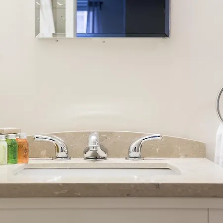 Apartment One-bedroom On Arch Street Apt 1b