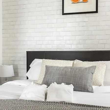 One-bedroom On Boylston Street Apt 11 Apartment