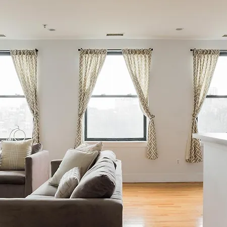 One-bedroom On Boylston Street Apt 11 Apartment