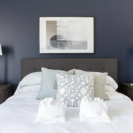 One-bedroom On Boylston Street Apt 914 Apartment