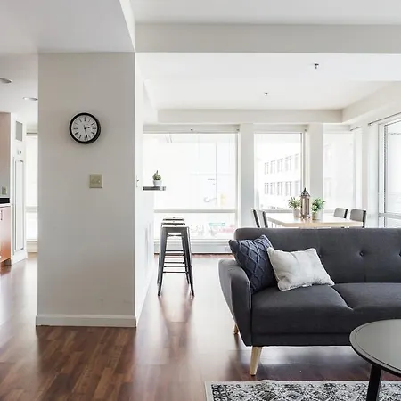 One-bedroom On Brookline Avenue Apt 203 Apartment
