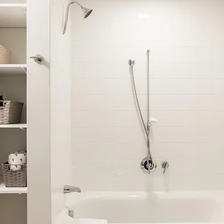 One-bedroom On Brookline Avenue Apt 634 *