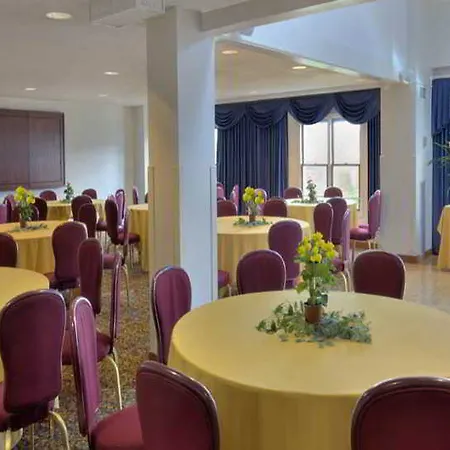 Constitution Hotel 2*