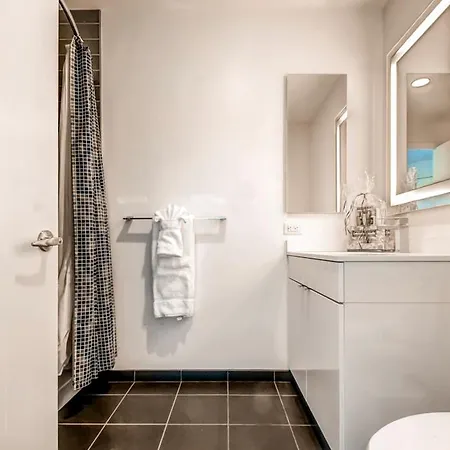 Bluebird Suites At Van Ness Apartment *