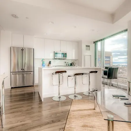 Bluebird Suites At Van Ness Apartment