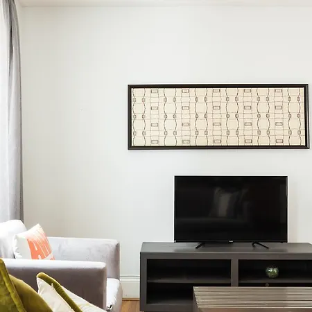 Premier Theater District Suites By Sonder