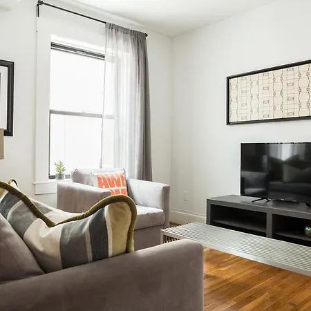 Premier Theater District Suites By Sonder 3*