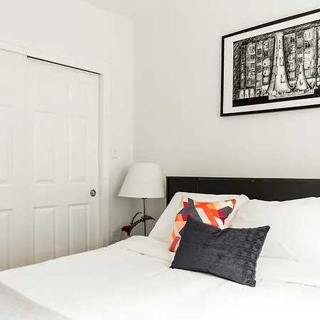 One-bedroom On Warrenton Street Apt 18